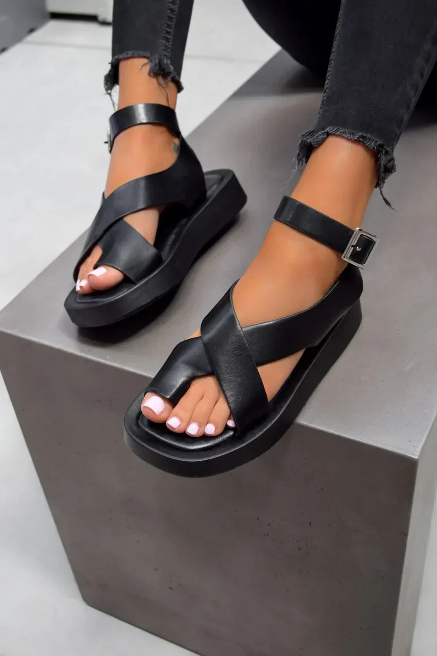 Renée | Komfort-Sandale mit verstellbaren Riemen und eleganter matter Oberfläche
