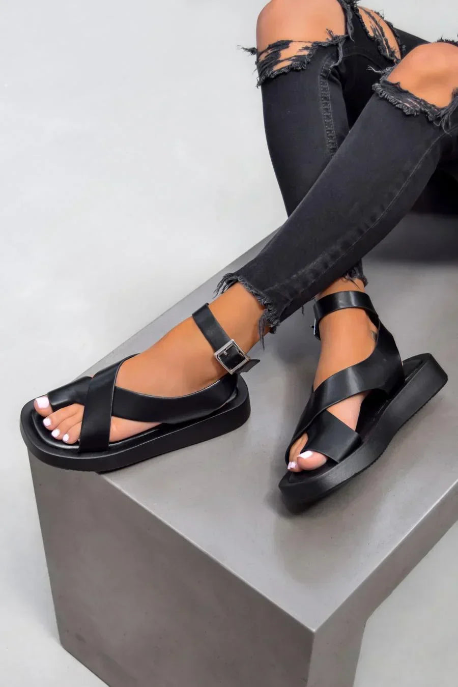 Renée | Komfort-Sandale mit verstellbaren Riemen und eleganter matter Oberfläche