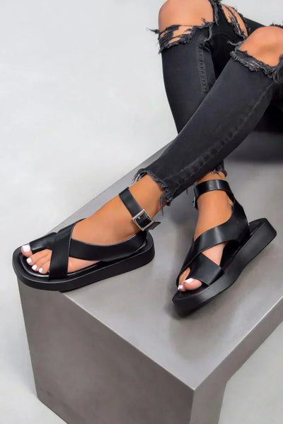 Renée | Komfort-Sandale mit verstellbaren Riemen und eleganter matter Oberfläche