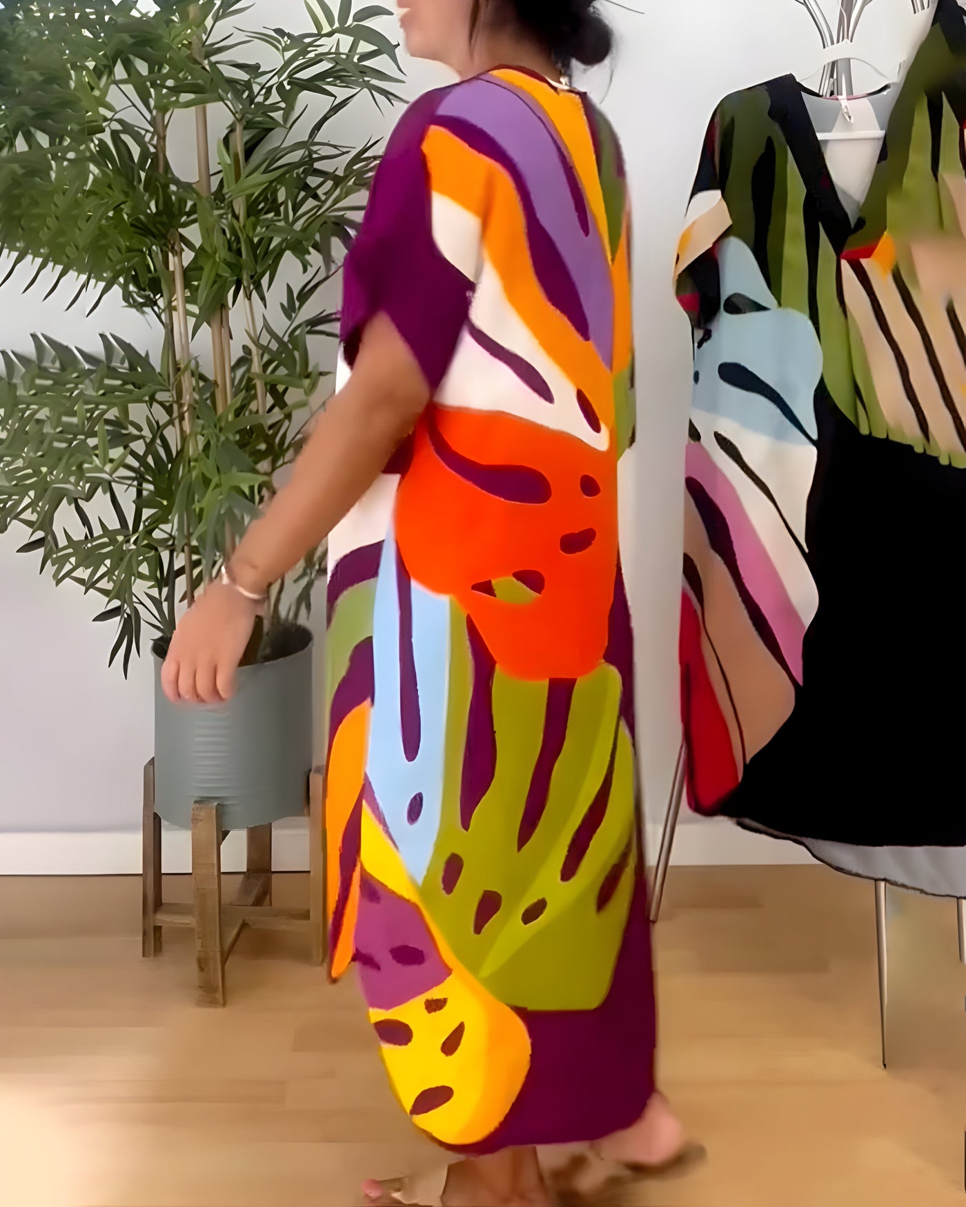 Ailsa – Lässiges Kleid Mit Buntem Blatt Muster
