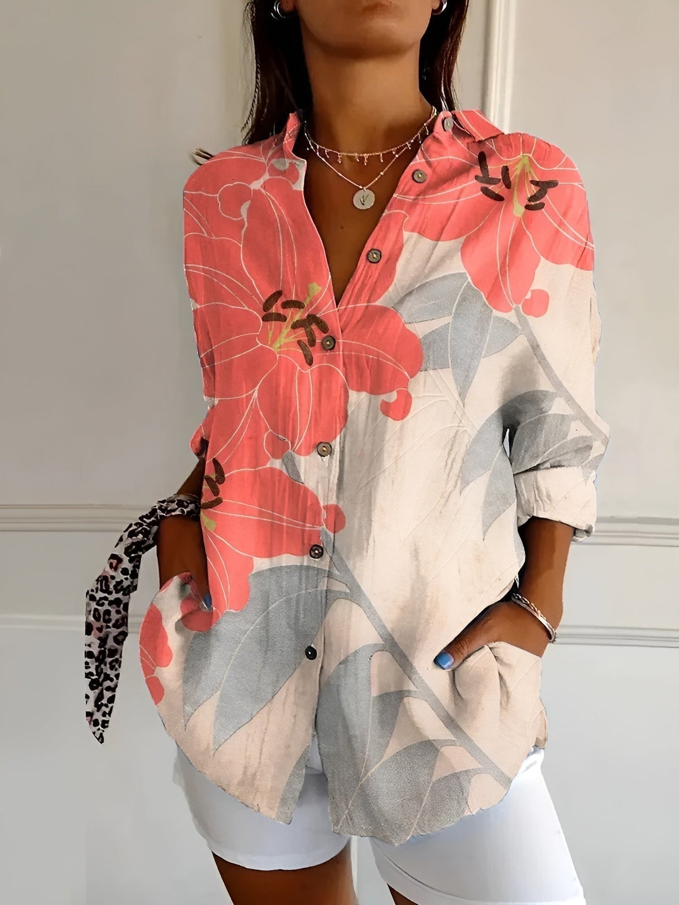 Brenda - Lässige Bluse Mit Blumen Und Wellen